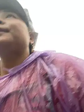 Snapshot of neyney110 chatting on March 7, 8:00 am neyney110 online show from March 7, 8:00 am