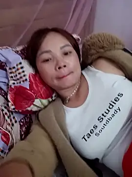 Snapshot of neyney110 chatting on March 9, 2:15 am neyney110 online show from March 9, 2:15 am