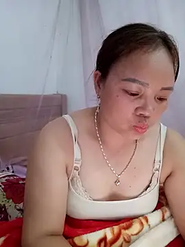 Snapshot of neyney110 chatting on March 12, 10:43 am neyney110 online show from March 12, 10:43 am