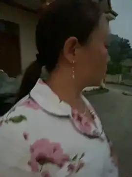 Snapshot of neyney110 chatting on March 28, 10:42 pm neyney110 online show from March 28, 10:42 pm