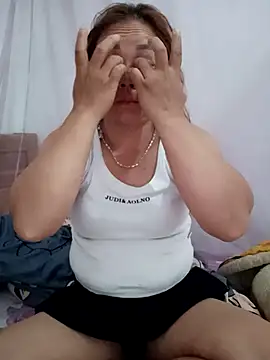 Snapshot of neyney110 chatting on April 2, 8:50 pm neyney110 online show from April 2, 8:50 pm