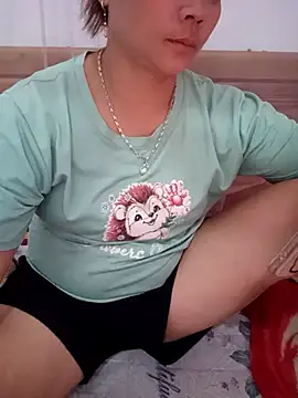 Snapshot of neyney110 chatting on April 13, 4:56 pm neyney110 online show from April 13, 4:56 pm