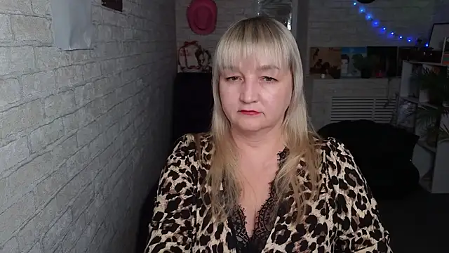 Lily Luxee online show from February 10, 2:43 pm