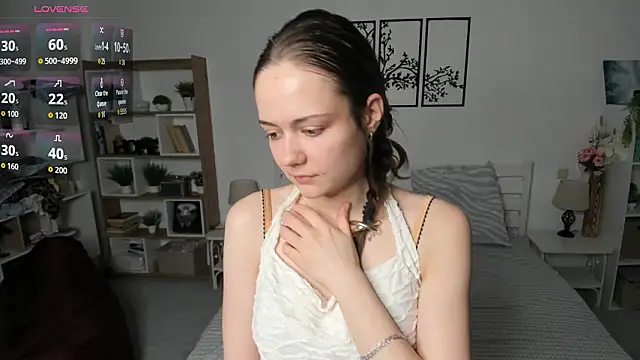 Snapshot of MalvinaTrafford chatting on January 31, 9:02 pm MalvinaTrafford online show from January 31, 9:02 pm