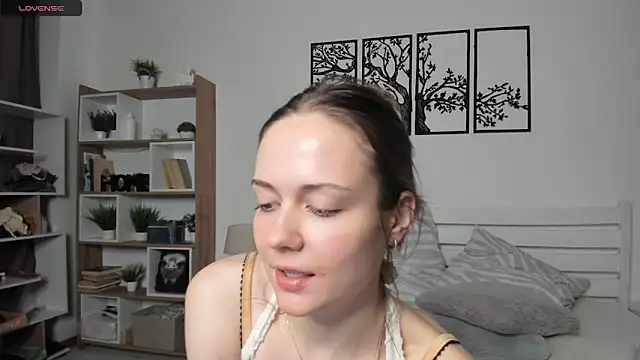 Snapshot of MalvinaTrafford chatting on February 1, 8:40 pm MalvinaTrafford online show from February 1, 8:40 pm