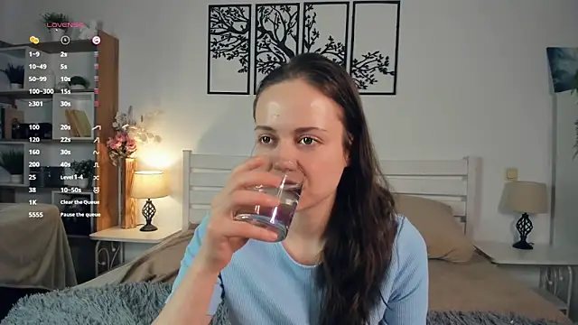 Snapshot of MalvinaTrafford chatting on February 22, 9:13 pm MalvinaTrafford online show from February 22, 9:13 pm