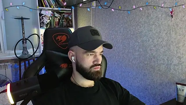 Snapshot of _Mostly_ chatting on February 5, 2:43 pm Mostly online show from February 5, 2:43 pm