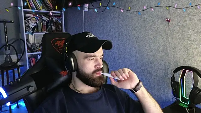 Snapshot of _Mostly_ chatting on February 18, 4:41 am Mostly online show from February 18, 4:41 am