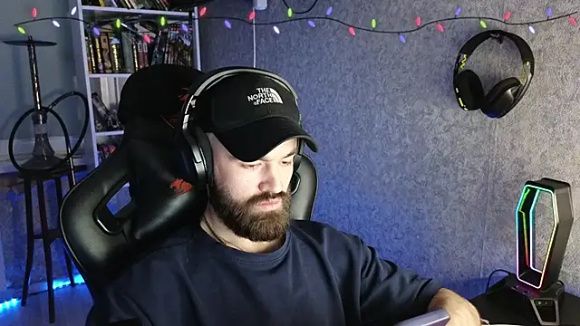 Snapshot of _Mostly_ chatting on February 26, 4:44 am Mostly online show from February 26, 4:44 am