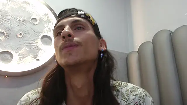 Snapshot of Noha-Smith chatting on February 27, 12:21 am Noha-Smith online show from February 27, 12:21 am