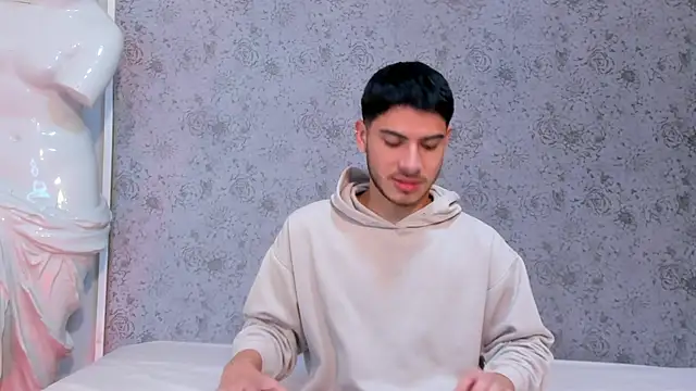 Snapshot of Apolo_Gray chatting on February 5, 4:50 am Apolo Gray online show from February 5, 4:50 am