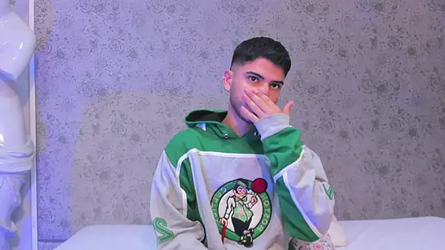 Snapshot of Apolo_Gray chatting on February 8, 4:27 am Apolo Gray online show from February 8, 4:27 am