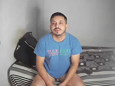 Snapshot of JonatanBail chatting on February 8, 11:30 pm JonatanBail online show from February 8, 11:30 pm