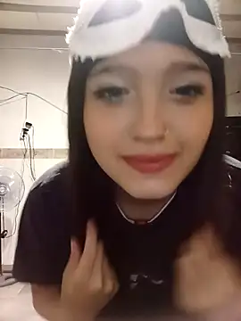 Snapshot of dieciochoyundia chatting on March 1, 1:29 am dieciochoyundia online show from March 1, 1:29 am