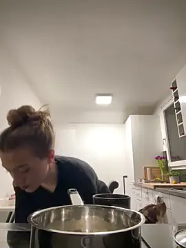 Snapshot of romyxxs chatting on February 1, 5:11 pm romyxxs online show from February 1, 5:11 pm