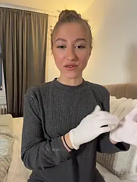 romyxxs online show from April 16, 7:25 pm