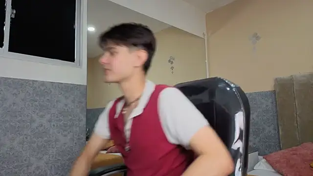 Snapshot of Derek_Sinn chatting on February 9, 8:35 pm Derek Sinn online show from February 9, 8:35 pm