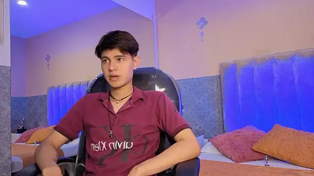 Snapshot of Derek_Sinn chatting on February 10, 7:51 pm Derek Sinn online show from February 10, 7:51 pm