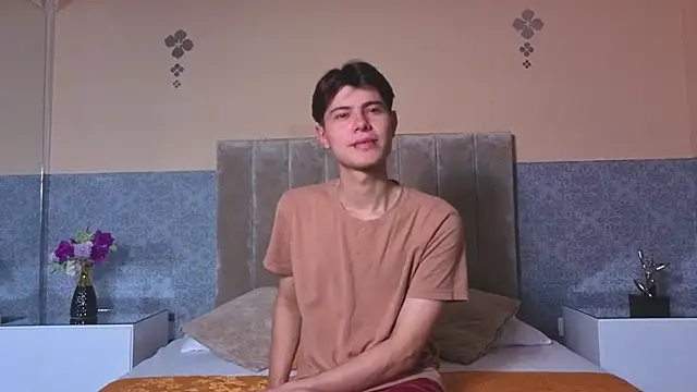 Snapshot of Derek_Sinn chatting on February 17, 7:53 pm Derek Sinn online show from February 17, 7:53 pm