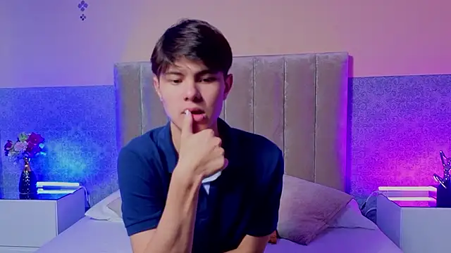 Snapshot of Derek_Sinn chatting on February 26, 8:19 pm Derek Sinn online show from February 26, 8:19 pm