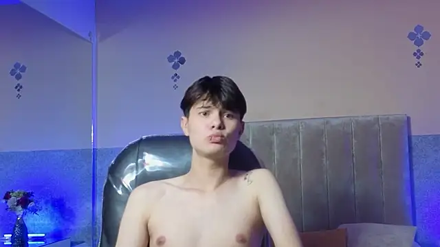 Snapshot of Derek_Sinn chatting on March 1, 7:54 am Derek Sinn online show from March 1, 7:54 am