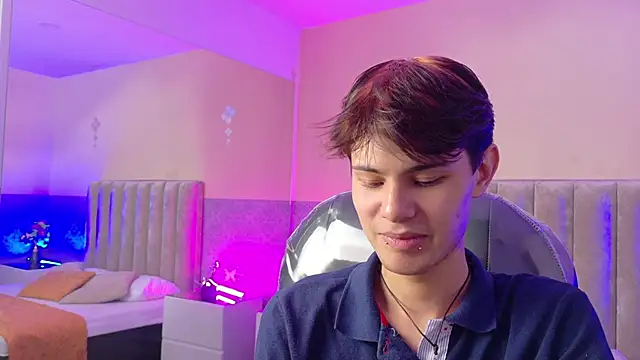 Snapshot of Derek_Sinn chatting on May 15, 7:54 pm Derek Sinn online show from May 15, 7:54 pm