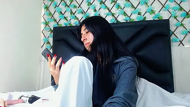 Snapshot of EmmaWilliamss4 chatting on February 9, 4:22 pm EmmaWilliamss4 online show from February 9, 4:22 pm