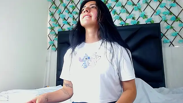 Snapshot of EmmaWilliamss4 chatting on February 11, 3:39 pm EmmaWilliamss4 online show from February 11, 3:39 pm