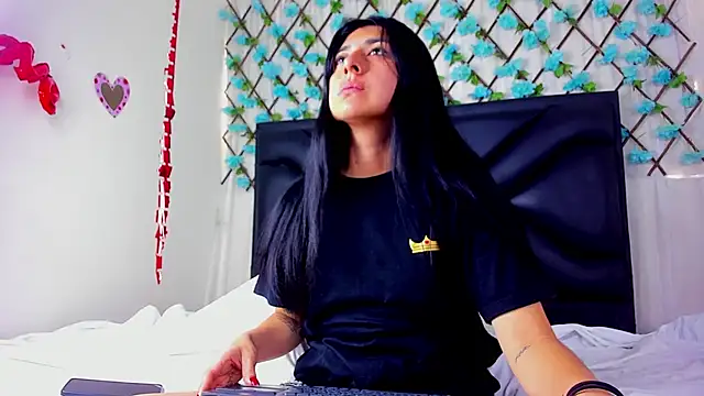 Snapshot of EmmaWilliamss4 chatting on February 22, 6:28 pm EmmaWilliamss4 online show from February 22, 6:28 pm