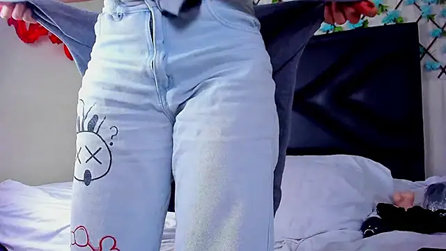 Snapshot of EmmaWilliamss4 chatting on February 23, 9:01 pm EmmaWilliamss4 online show from February 23, 9:01 pm