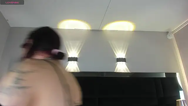 Snapshot of Ravenn21x chatting on February 11, 11:37 am Ravenn21x online show from February 11, 11:37 am