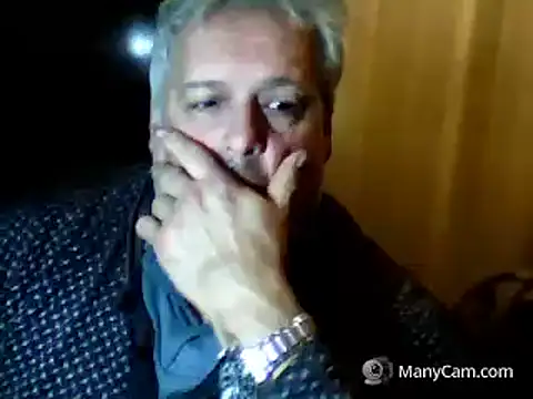 Snapshot of swichcassanesi chatting on February 4, 9:20 pm swichcassanesi online show from February 4, 9:20 pm