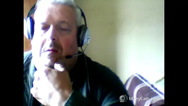 Snapshot of swichcassanesi chatting on February 27, 1:33 pm swichcassanesi online show from February 27, 1:33 pm