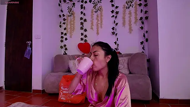 Stephanie Fontaine online show from February 24, 1:09 pm