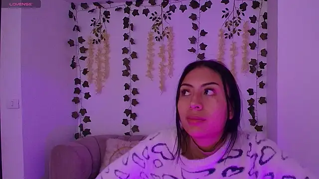 Stephanie Fontaine online show from March 11, 1:17 pm