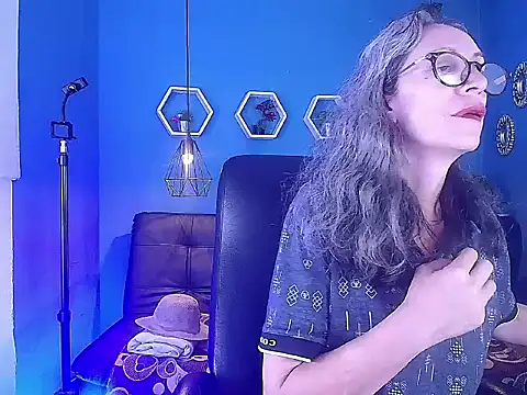 Snapshot of laurasofia45 chatting on February 17, 3:58 am laurasofia45 online show from February 17, 3:58 am