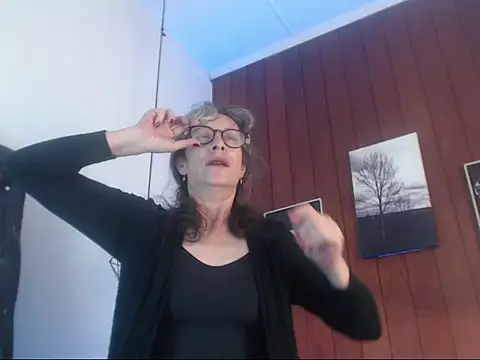 Snapshot of laurasofia45 chatting on February 18, 1:29 pm laurasofia45 online show from February 18, 1:29 pm