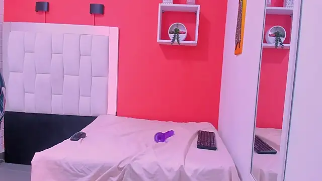 Snapshot of Roxy_sexy69_ chatting on February 20, 6:26 am Roxy sexy69 online show from February 20, 6:26 am