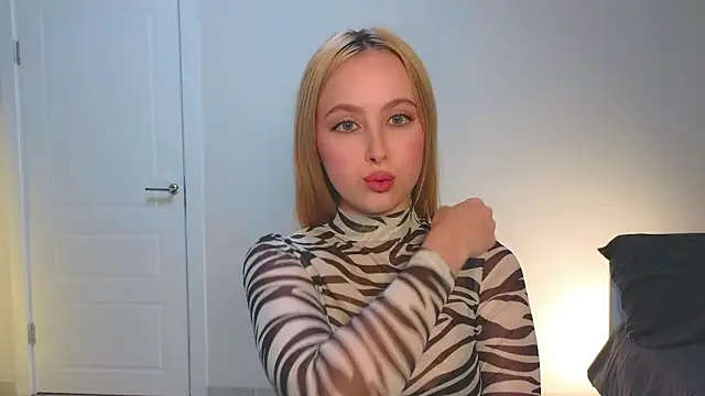 Snapshot of xloex chatting on February 7, 10:35 pm xloex online show from February 7, 10:35 pm