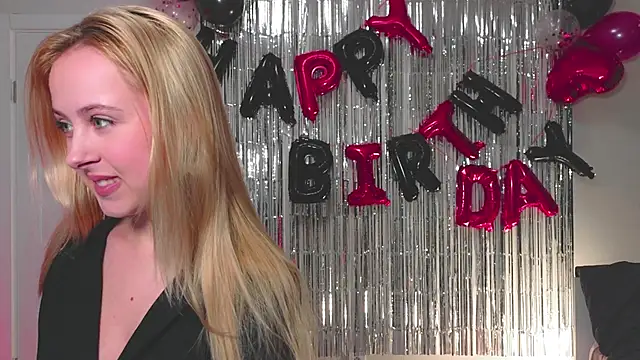 Snapshot of xloex chatting on February 10, 7:07 pm xloex online show from February 10, 7:07 pm