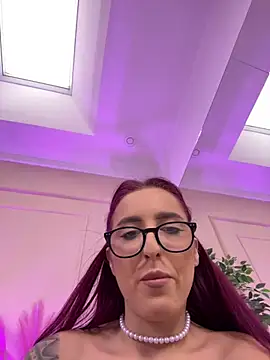 Snapshot of CrystalRedd chatting on February 22, 6:57 am CrystalRedd online show from February 22, 6:57 am