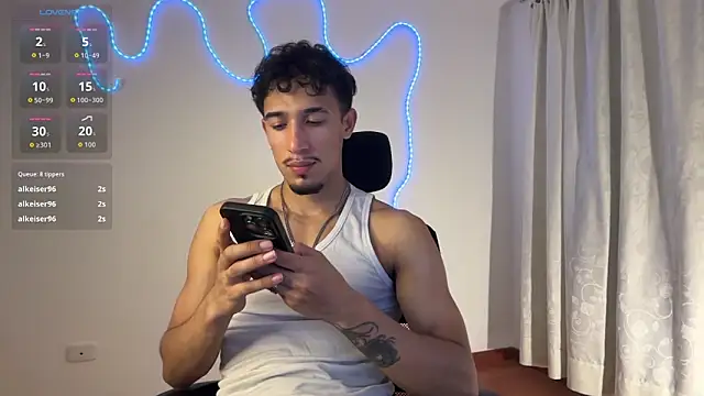 Snapshot of rafael_stone11 chatting on February 3, 2:10 am rafael stone11 online show from February 3, 2:10 am