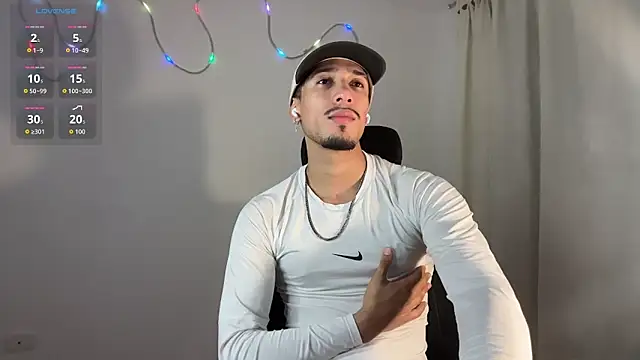 Snapshot of rafael_stone11 chatting on February 7, 2:04 am rafael stone11 online show from February 7, 2:04 am