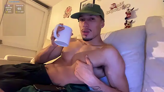 Snapshot of rafael_stone11 chatting on February 16, 7:15 am rafael stone11 online show from February 16, 7:15 am