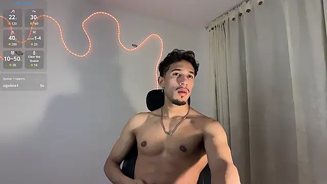 Snapshot of rafael_stone11 chatting on February 22, 2:45 am rafael stone11 online show from February 22, 2:45 am