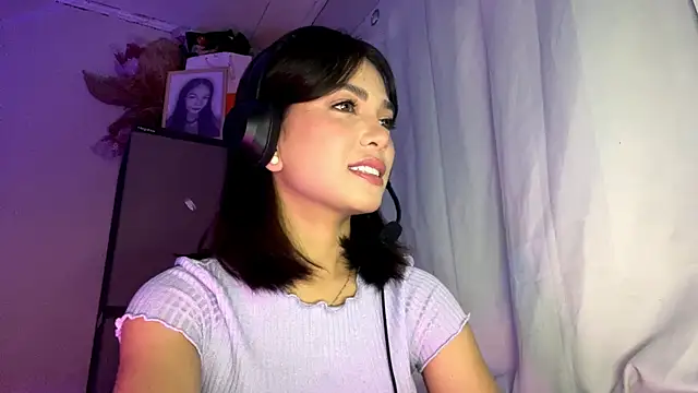 Snapshot of ConstancePorrini chatting on February 9, 7:34 am ConstancePorrini online show from February 9, 7:34 am