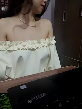 Snapshot of NinaKey chatting on April 14, 8:09 am NinaKey online show from April 14, 8:09 am