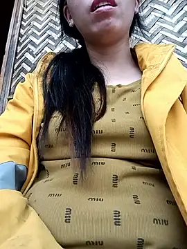 hot-luna- online show from March 4, 9:04 am