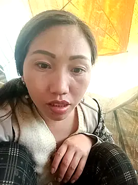 hot-luna- online show from April 2, 7:50 am