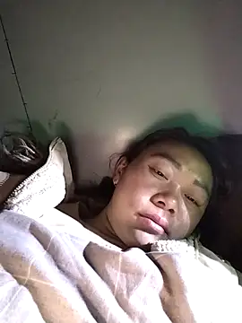 Snapshot of Bella-222 chatting on February 3, 11:10 pm Bella-222 online show from February 3, 11:10 pm